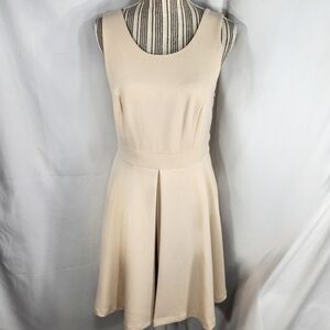 Carmen Carmen Marc Valvo Dresses Cream Sleeveless Button Accent Dress Size 6